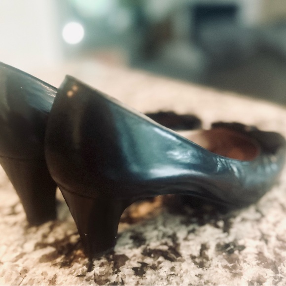 Bruno Magli Black Heels with Chunky Heel and Bow - Picture 3 of 10